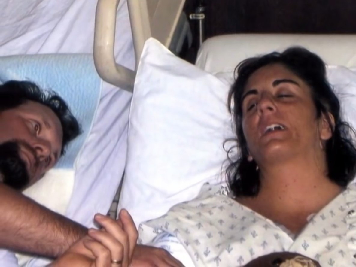 Husband Watches As Wifes Pulled From Life Support But Then She Turns And Saysw