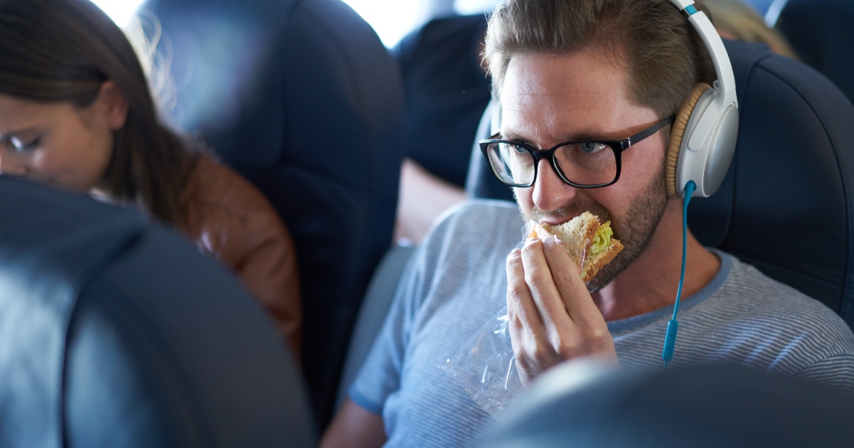 Man Wonders If Hes A Jerk For Eating Burger Next To Vegetarian During Flight1