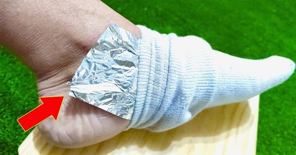 Put Aluminum Foil on Your Feet and Say Goodbye to Aches and Pains