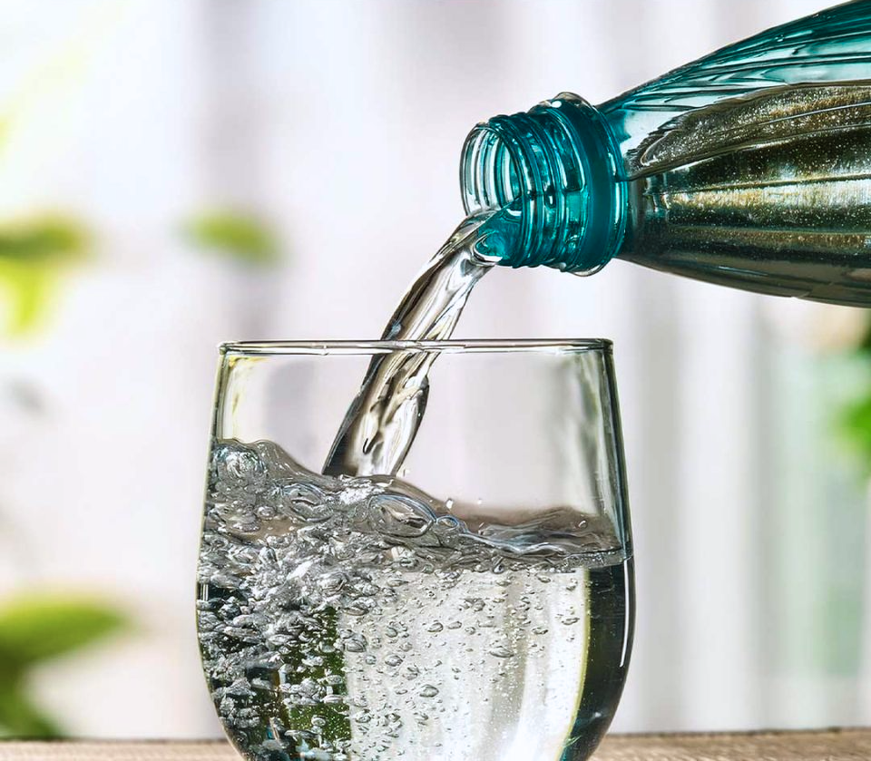 A Lot Of People Drink Sparkling Water But Heres Some Health Concerns That Arent Talked About2