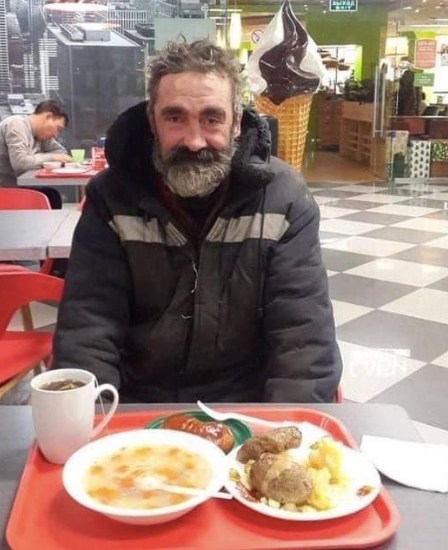 A Waitress Kindly Served A Homeless Man The Girl Had No Idea What A Surprise Awaited Her