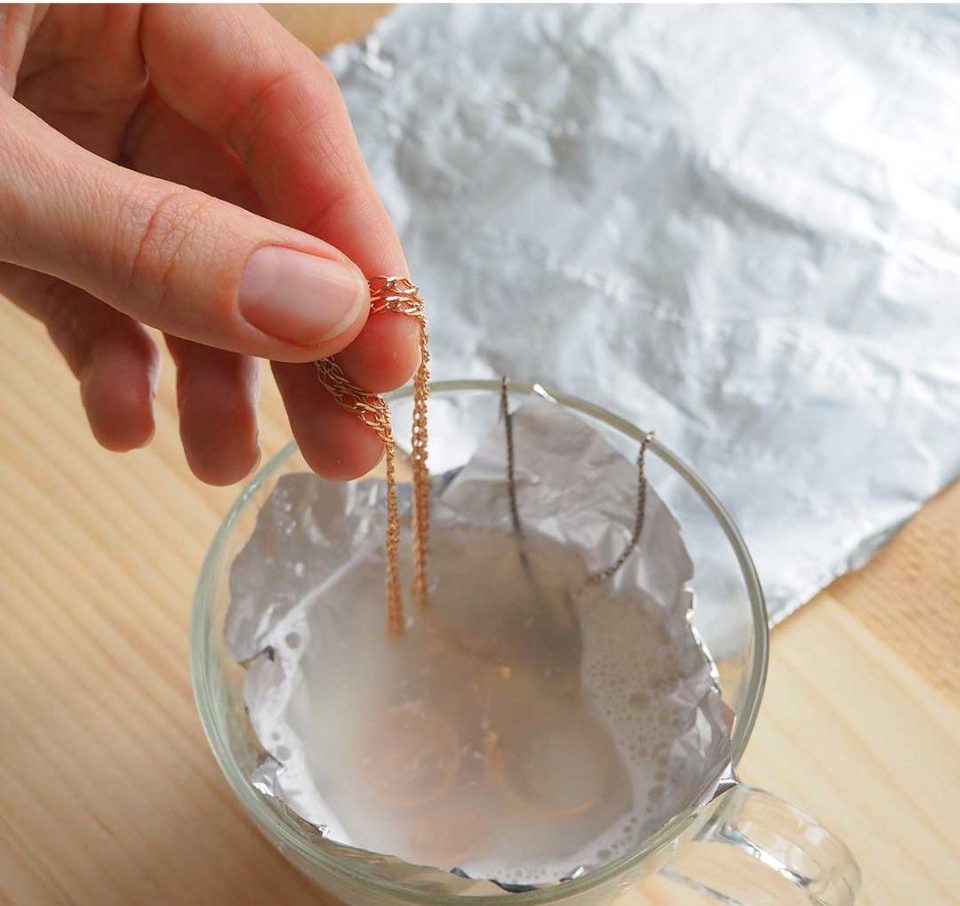 My Grandma Taught Me This Trick To Clean Jewelry With Almost Zero Work e1725734370421