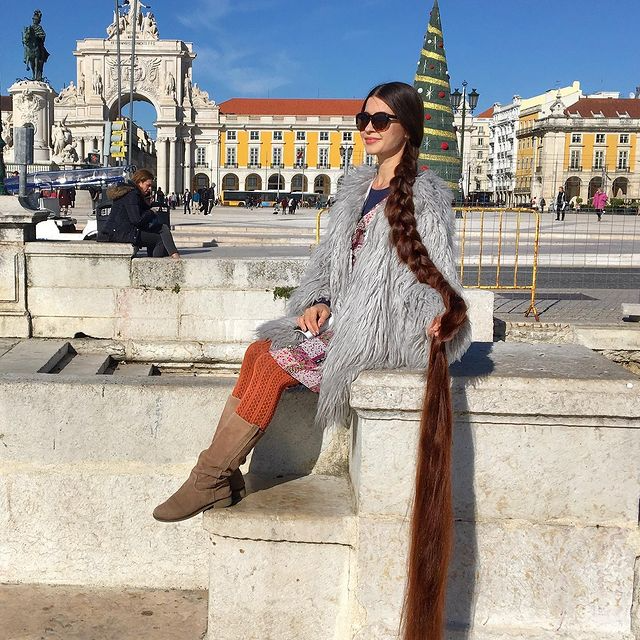 With 90 Inches Of Flowing Brown Locks This Real Life Rapunzel Has Hair Brushing The Ground Behind Her3