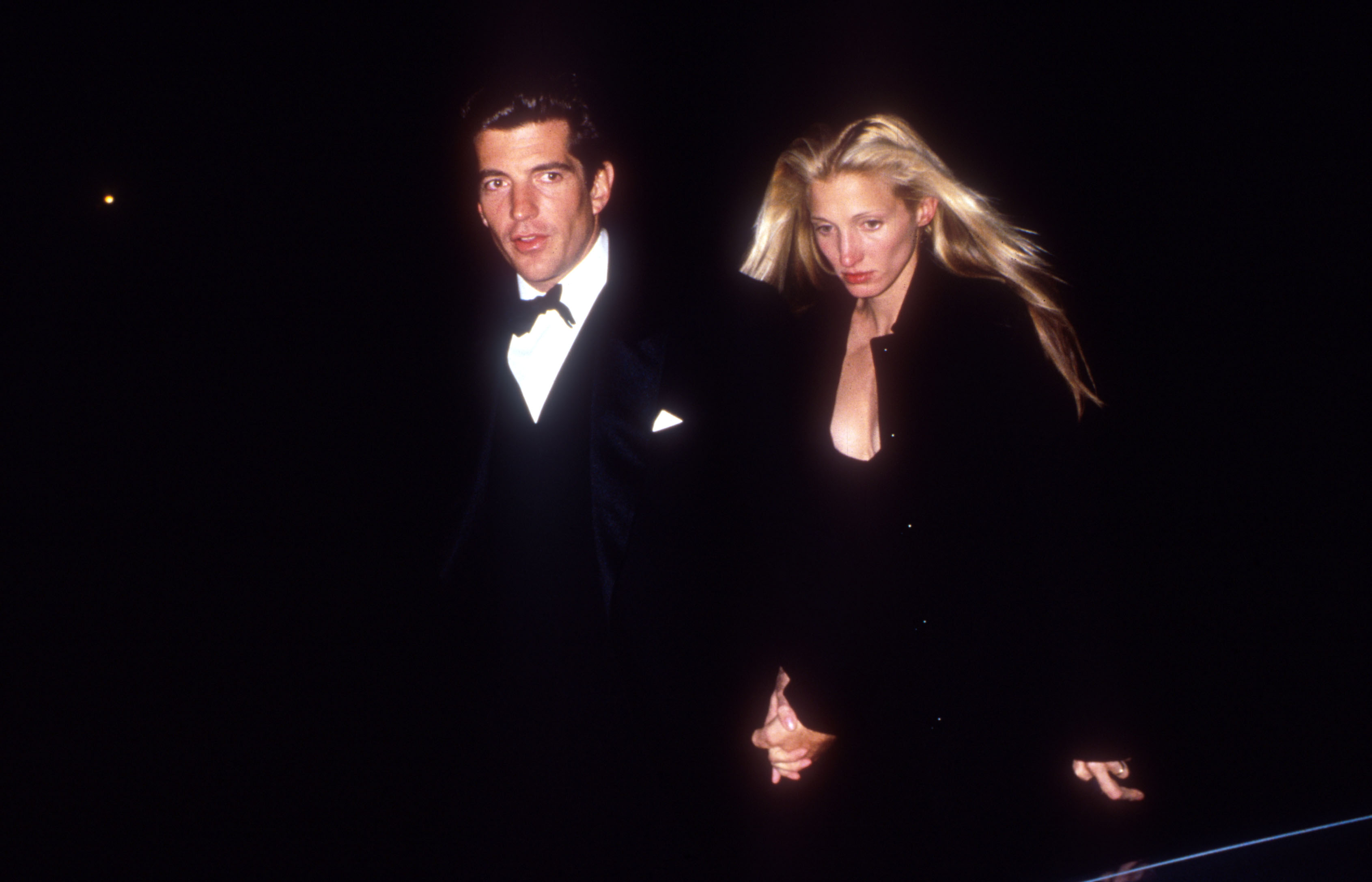 John F. Kennedy Jr. and Carolyn Bessette-Kennedy photographed in New York, circa 1996. | Source: Getty Images