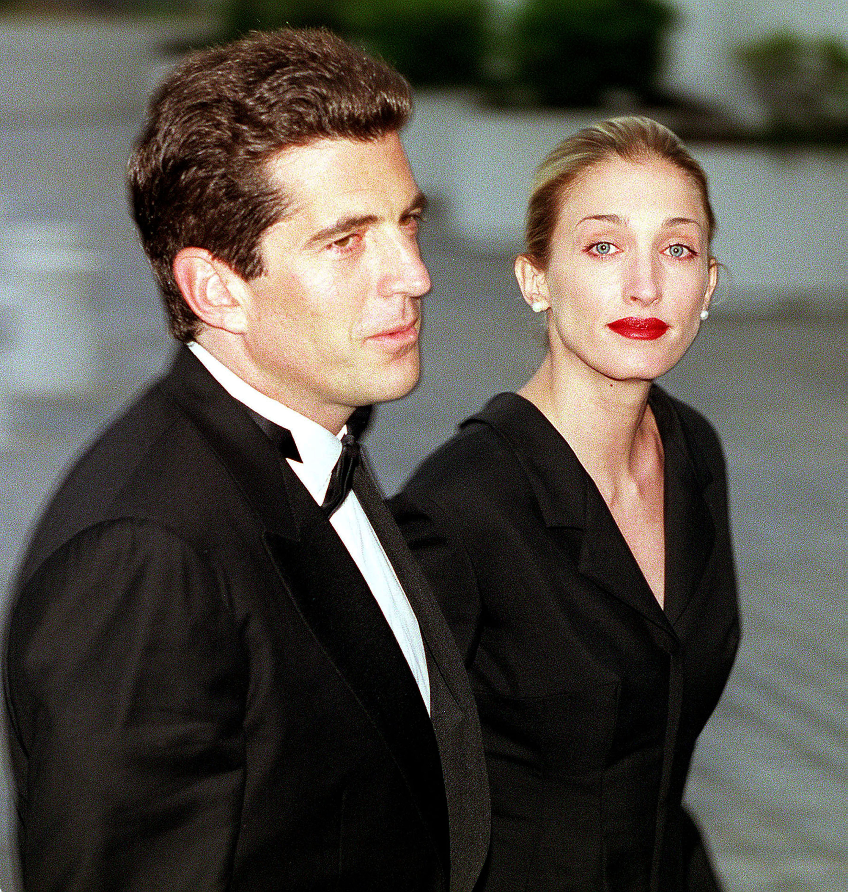 John F. Kennedy Jr. and Carolyn Bessette-Kennedy at the annual John F. Kennedy Library Foundation dinner and Profiles in Courage Awards on May 23, 1999, at the Kennedy Library in Boston, Massachusetts. | Source: Getty Images