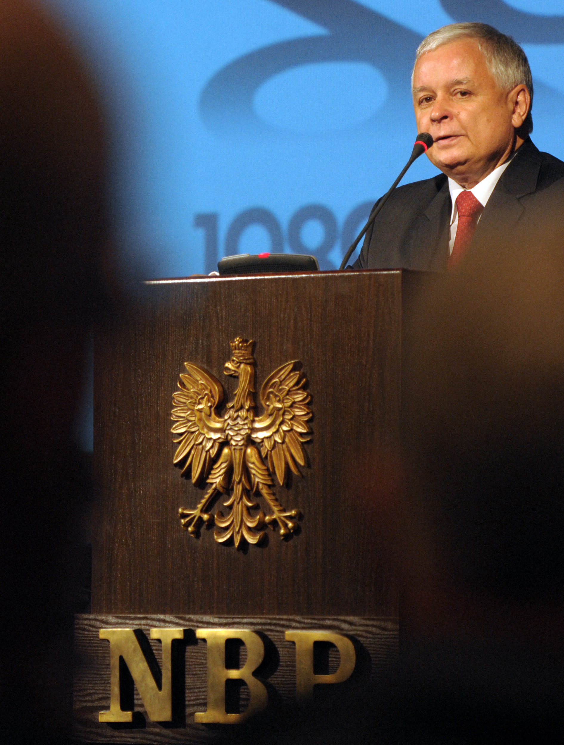 Lech Kaczyński photographed addressing delegates at a conference on June 5, 2009. | Source: Getty Images