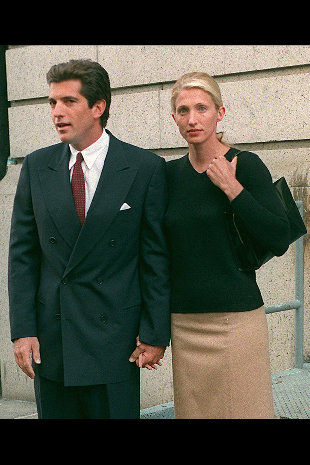 John F. Kennedy Jr. and Carolyn Bessette-Kennedy photographed leaving their New York apartment, circa 1996. | Source: Getty Images