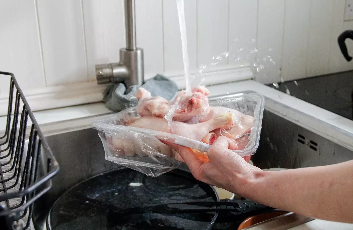 Doctor Explains Why You Should NEVER Wash Your Chicken Before Cooking It 1