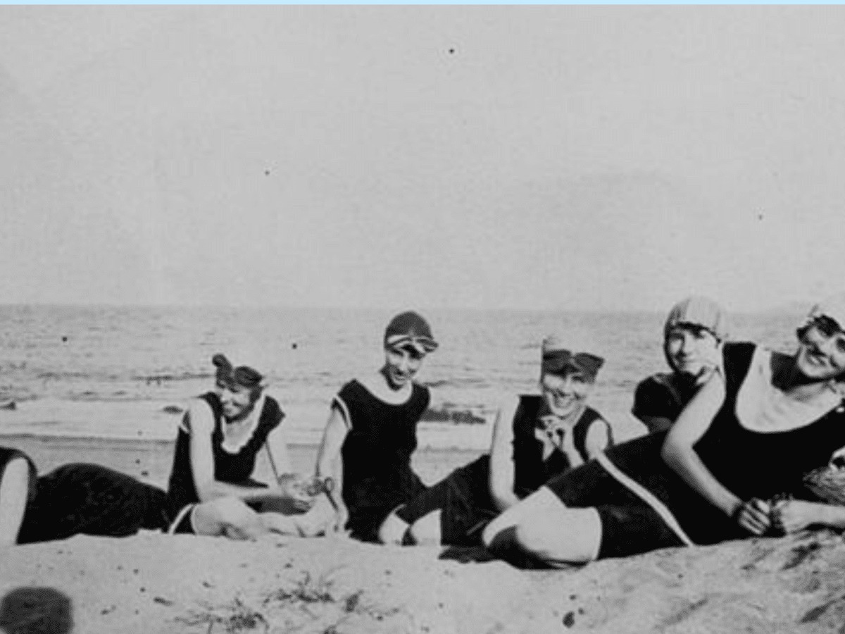 At first glance, it looks like a harmless photo of a woman on the beach – but look closer and you’ll see the hidden detail 1 Bain News Service / Wikipedia Commons