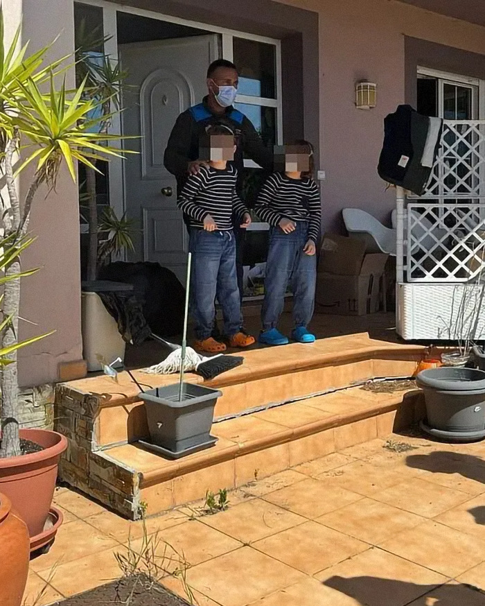 Three children 'rescued' after 'COVID syndrome' parents l0cked them inside home since 2021 1 345 2