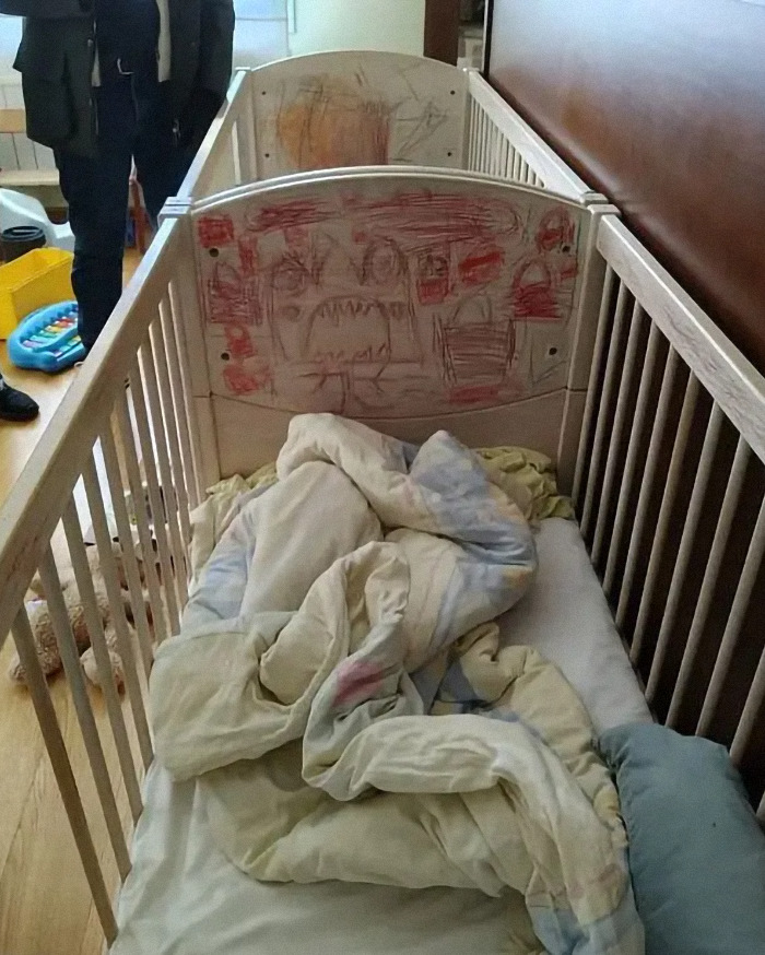 Three children 'rescued' after 'COVID syndrome' parents l0cked them inside home since 2021 4 345 3