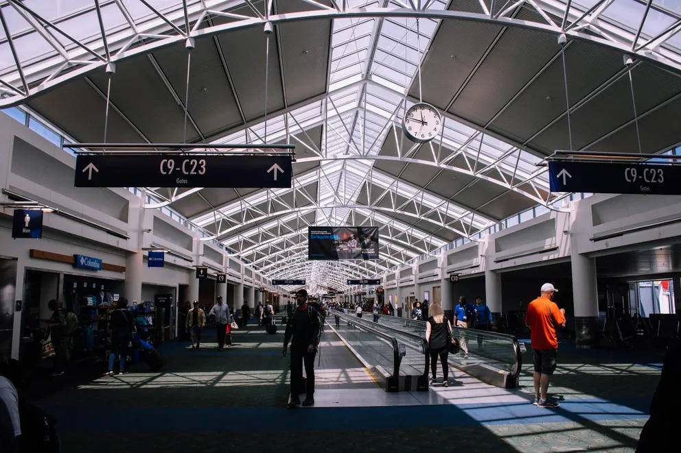 Entitled Dog Owner Yelled At Staff Like The Airport Was Her Kingdom – She Deserved What I Did At The Gate 11 654 3