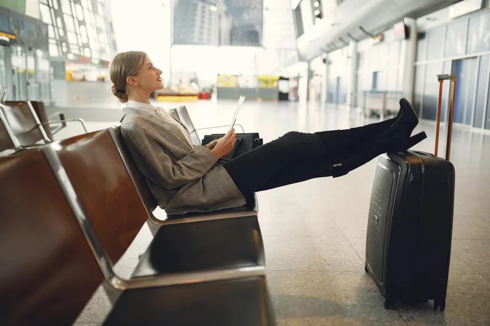 Entitled Dog Owner Yelled At Staff Like The Airport Was Her Kingdom – She Deserved What I Did At The Gate 6 654 7