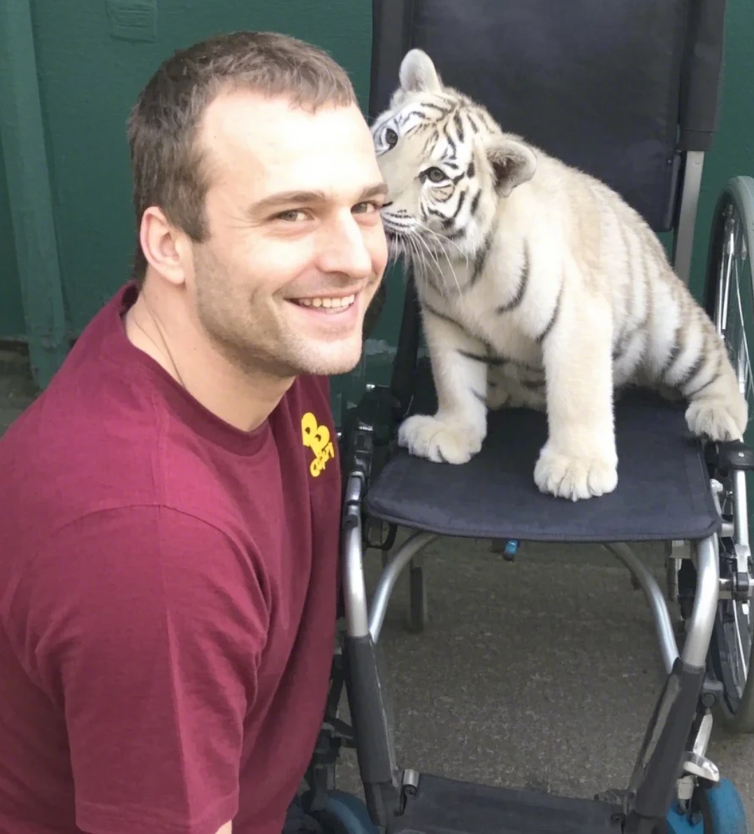 They said the tiger cub was only for a photo, but then it did the unexplainable 2 9000 1