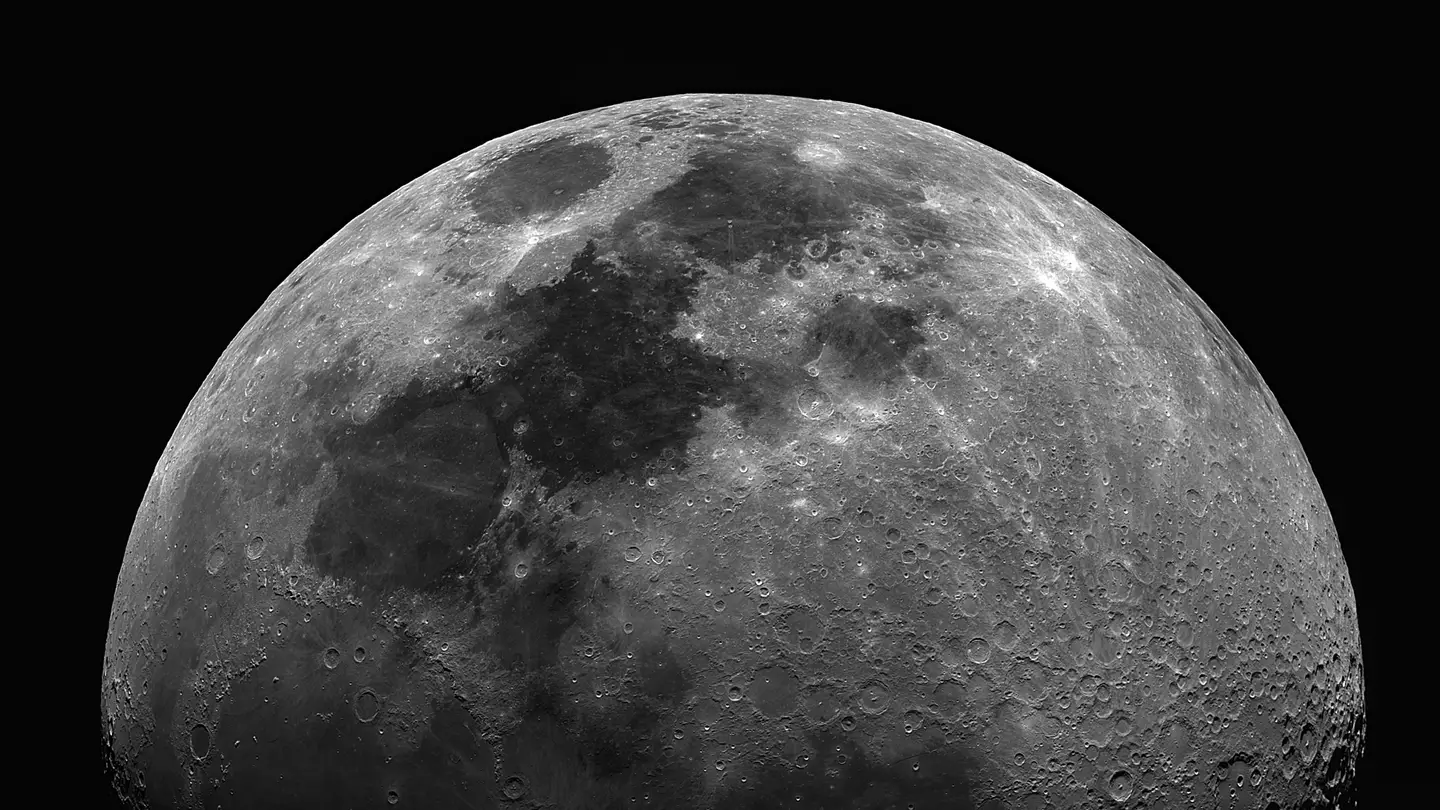 People can't believe what they're seeing after real distance between Earth and Moon is laid bare 5 download 10