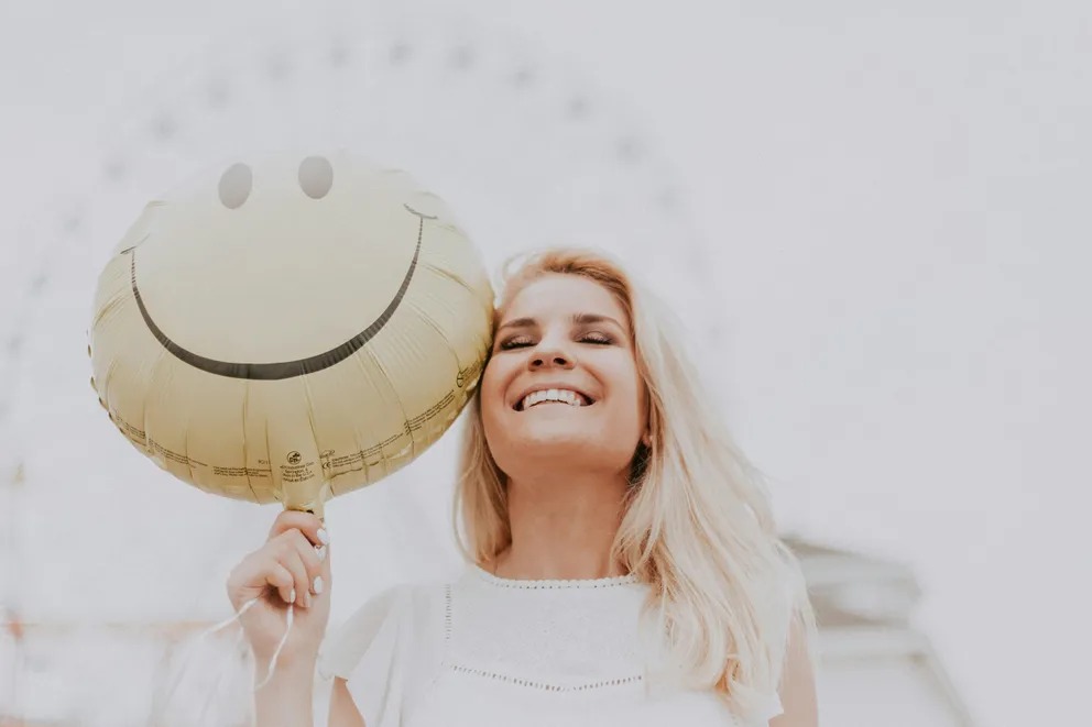 Woman Hired a Fake Father to Walk Her Down the Aisle – The Idea Changed Her Life Forever 6 download 13 2