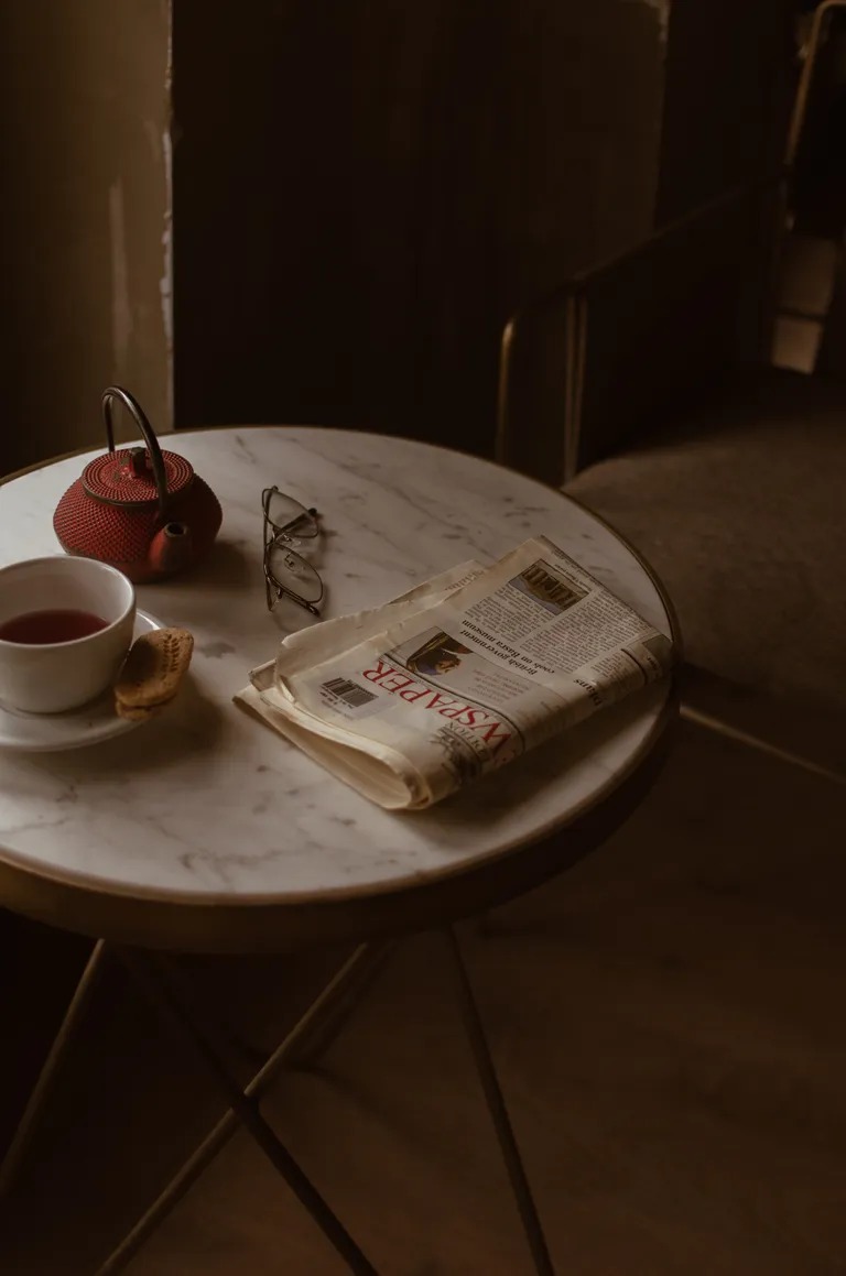Old Man Promises to Wait for Woman He Loves at Their Favorite Cafe, Waits Nearly 20 Years After 3 download 25 1