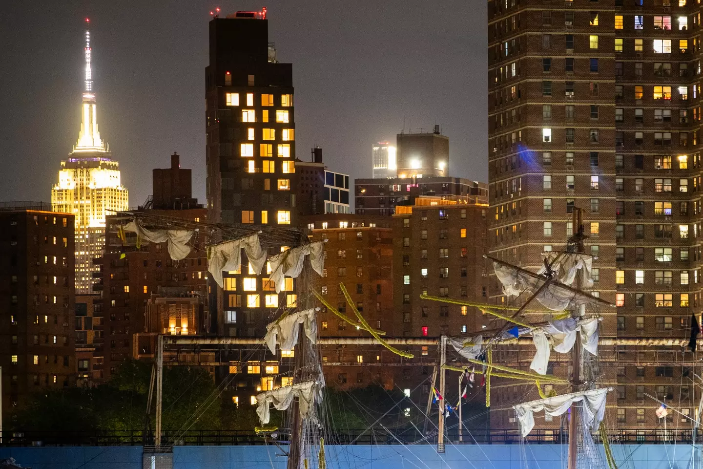 Horrific moment ship smashes into Brooklyn Bridge k!lling at least two people as sailors hang on to mast 3 download 26 3