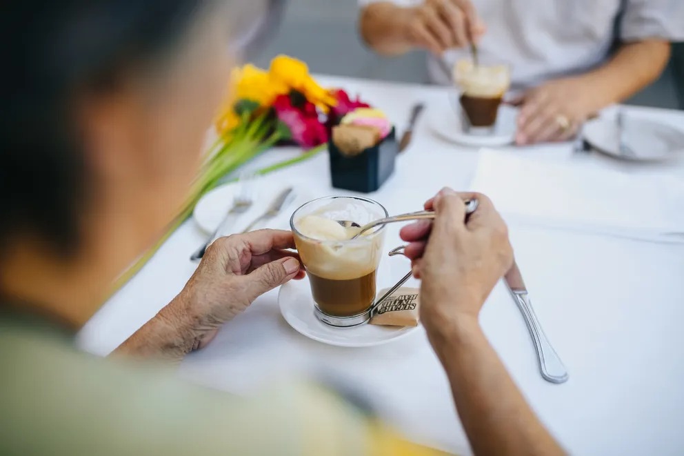 Old Man Promises to Wait for Woman He Loves at Their Favorite Cafe, Waits Nearly 20 Years After 7 download 27 2