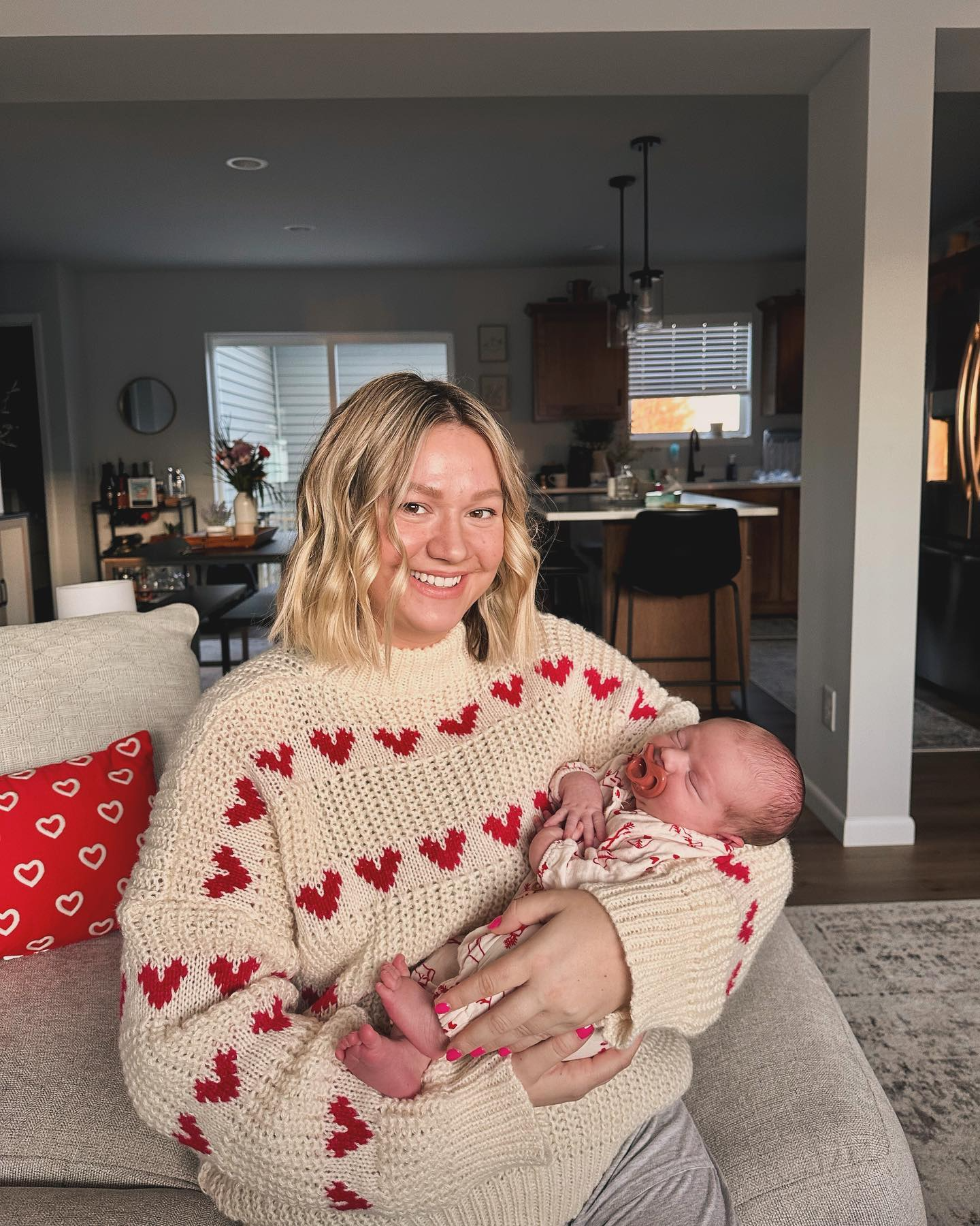 A Woman Was Thrilled to Become a Mom, but 9 Days After Giving Birth, Doctors Diagnosed Her with a Rare C-ancer 7 download 27 4