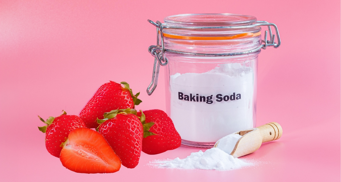 Brighten Your Smile Naturally: The Truth About Using Strawberries and Baking Soda for Teeth Whitening 1 download 3 10