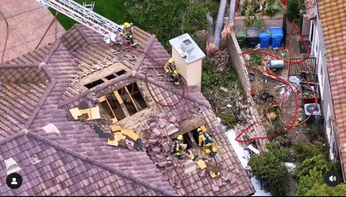 A home-built kit airplane crashed into a residential neighborhood in Simi Valley: 2 People & Dog D-ead 4 download 8 1