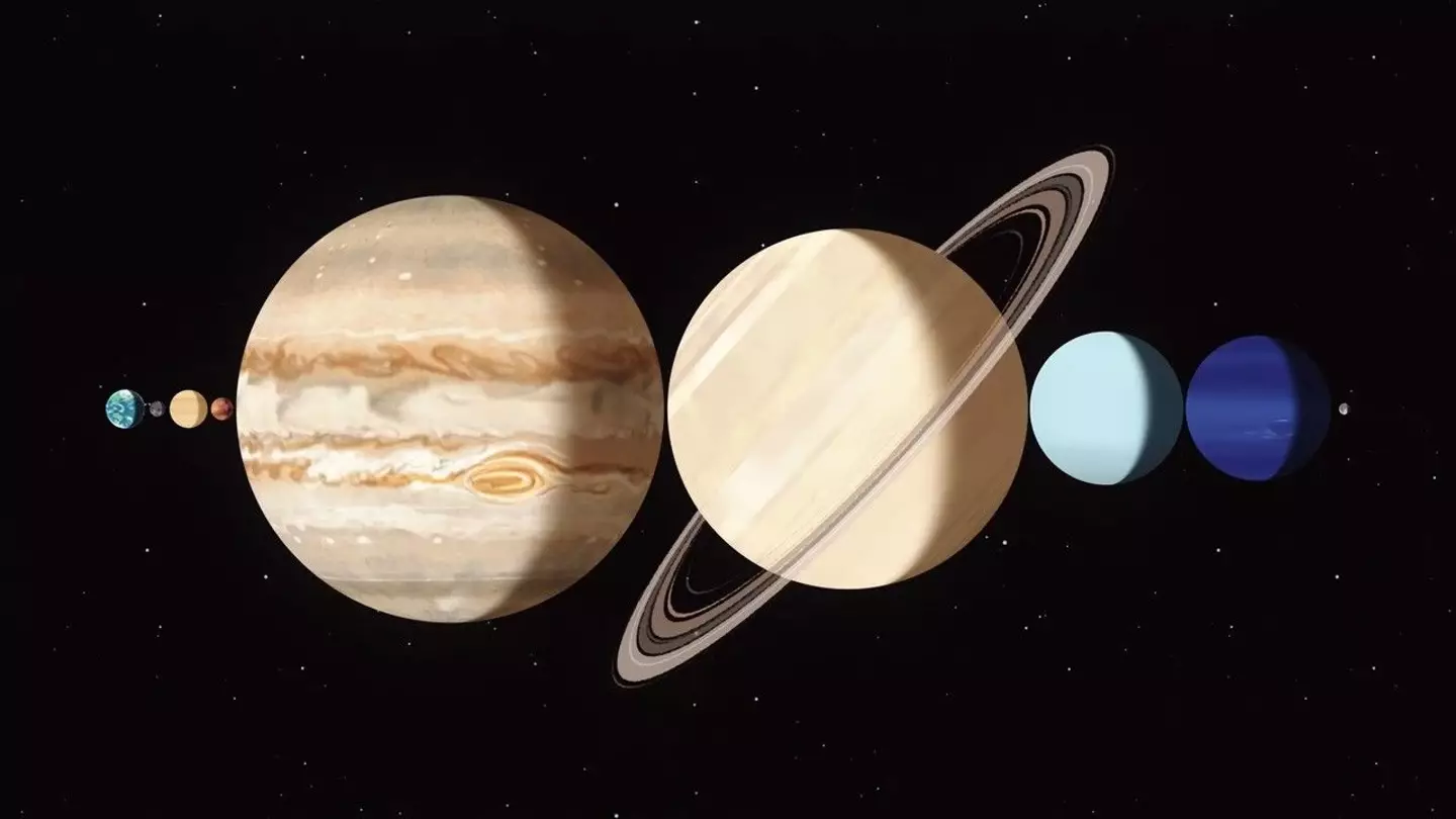 People can't believe what they're seeing after real distance between Earth and Moon is laid bare 4 download 9 2