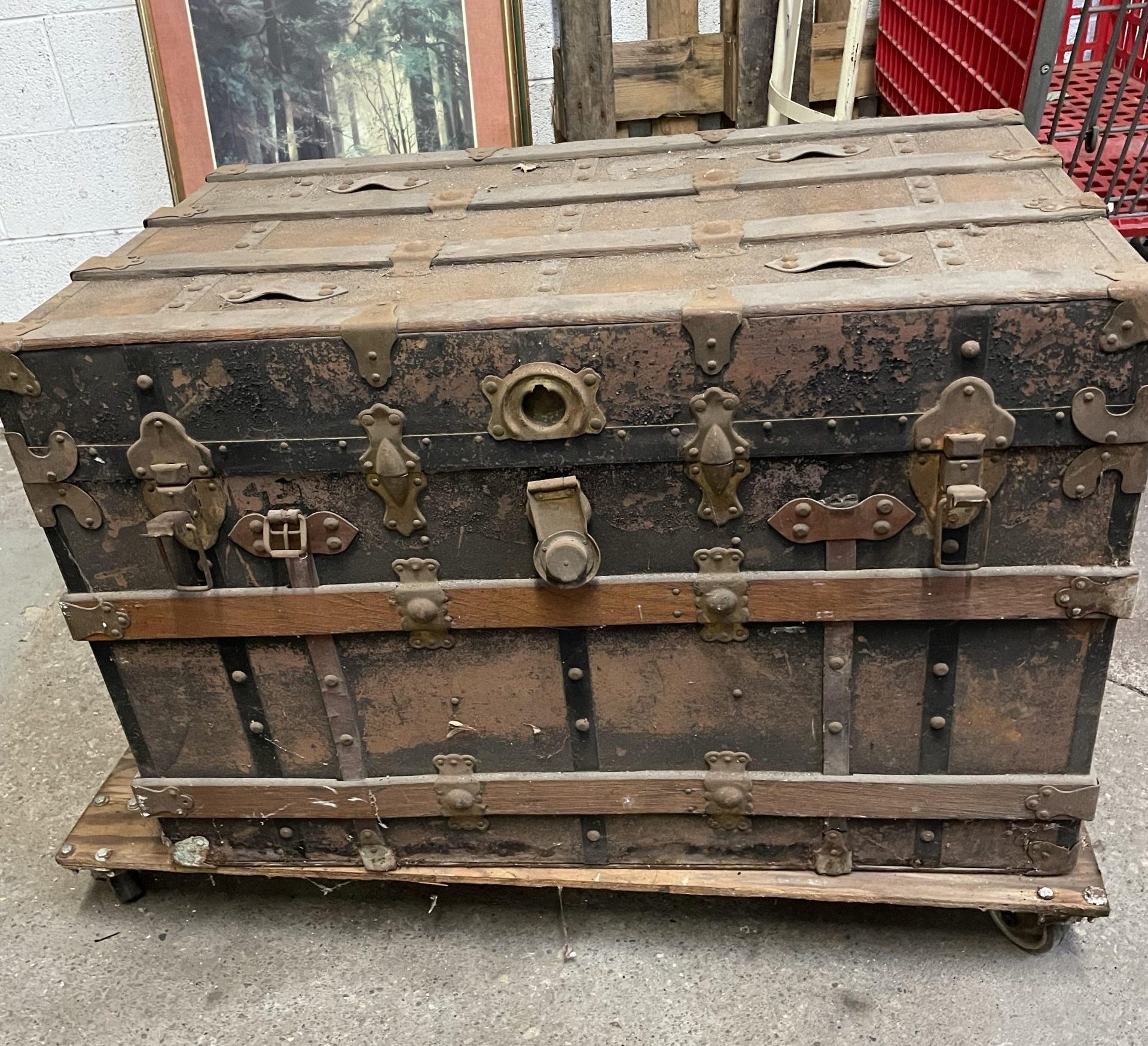 Grandmother Excludes Youngest Grandson from Will and Leaves Him Only a Dusty Chest 2 found rusty chest worth restoring v0 4p7dfdq1t5rc1 scaled e1748422673193