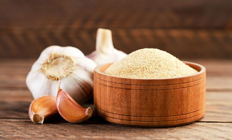 garlic powder cloves feature 800