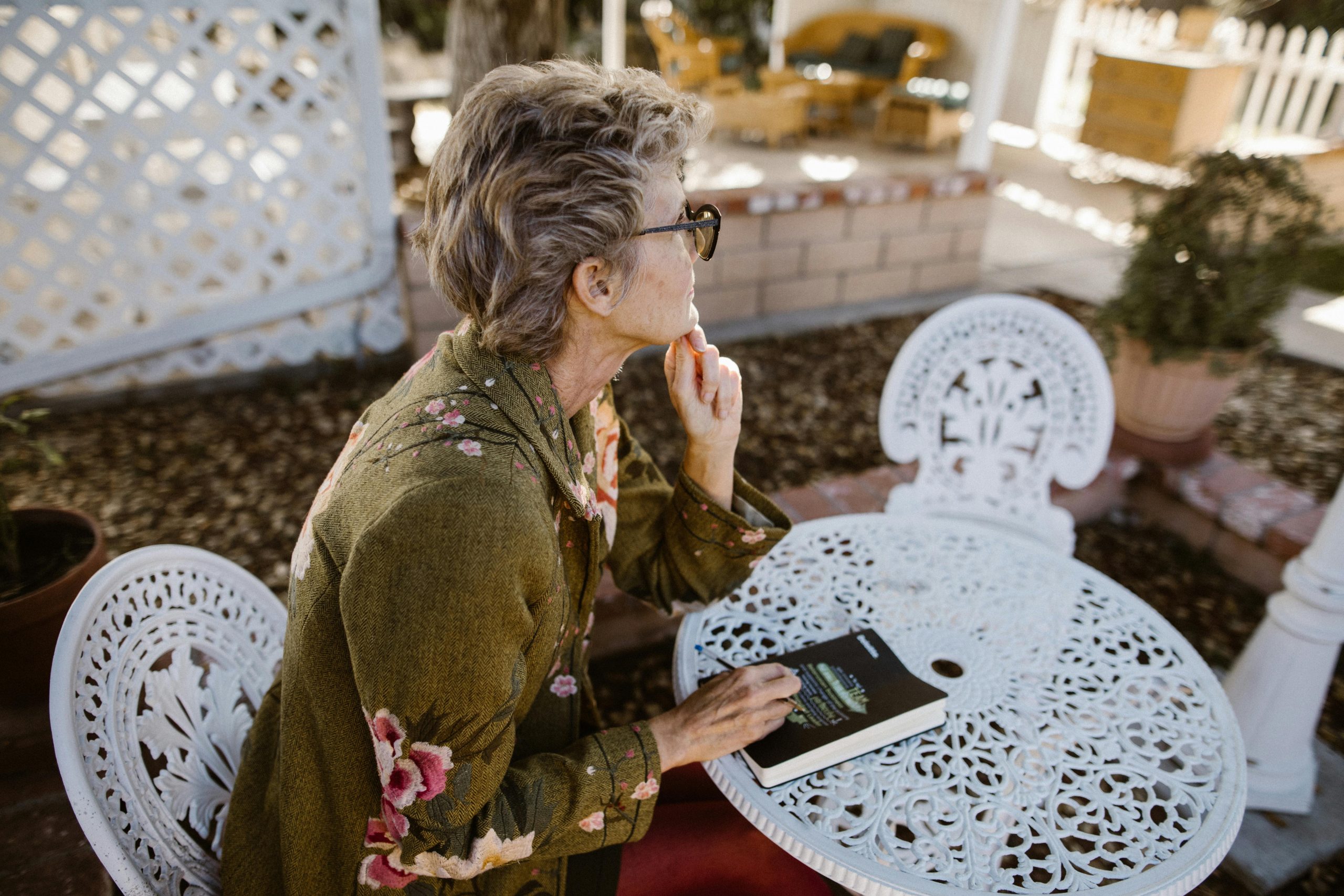 Grandmother Excludes Youngest Grandson from Will and Leaves Him Only a Dusty Chest 1 pexels rdne 6414619 scaled