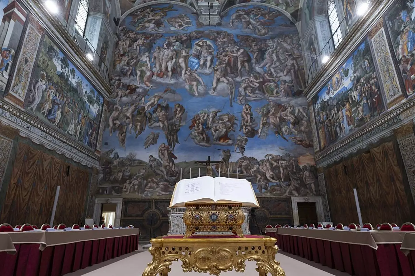The next pope has officially been named after white smoke emerges on the second day of conclave 3 uu