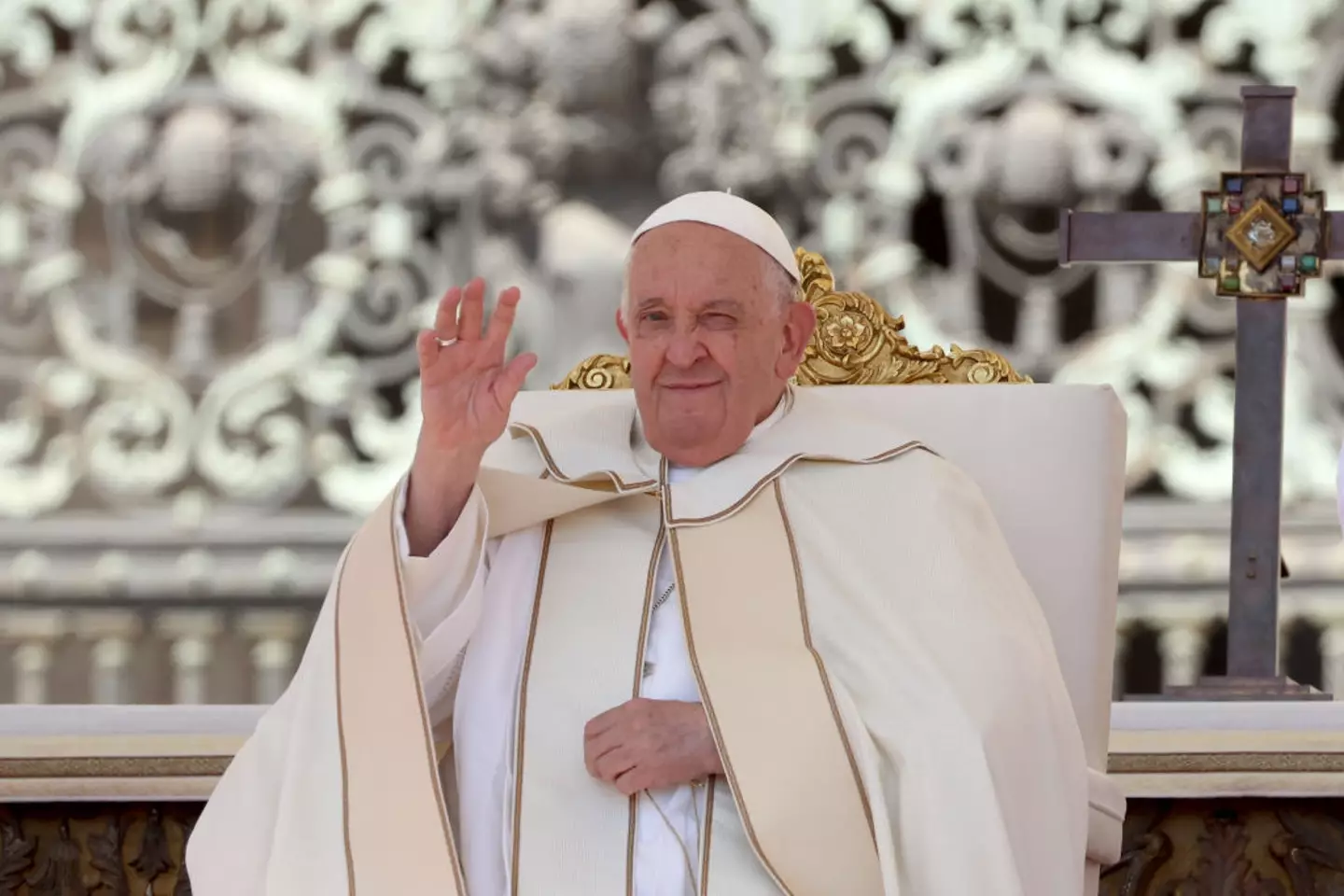The next pope has officially been named after white smoke emerges on the second day of conclave 2 uuu